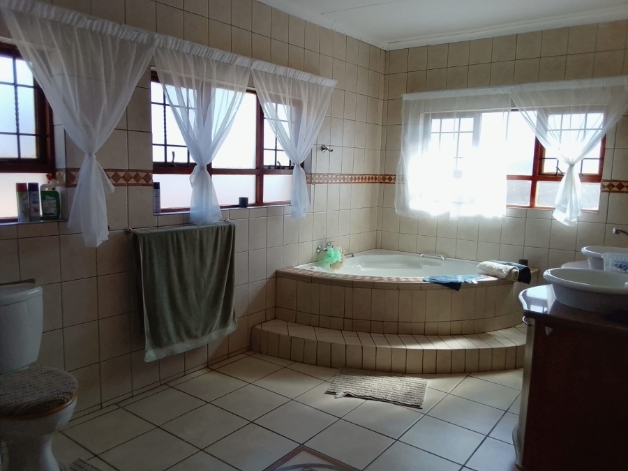 To Let 4 Bedroom Property for Rent in Safari Gardens North West